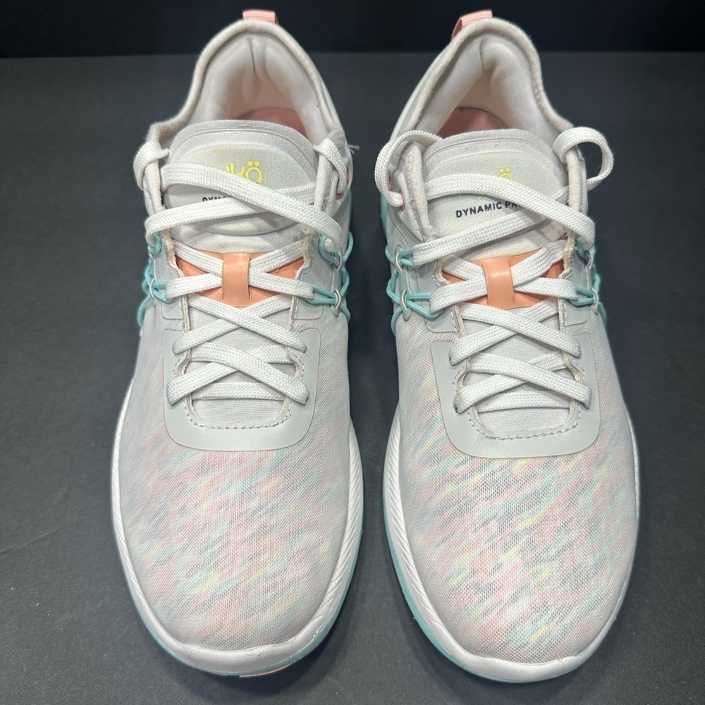 RIKA Women's Dynamic White Sneakers size 8.5 pre owned Exellent condition.